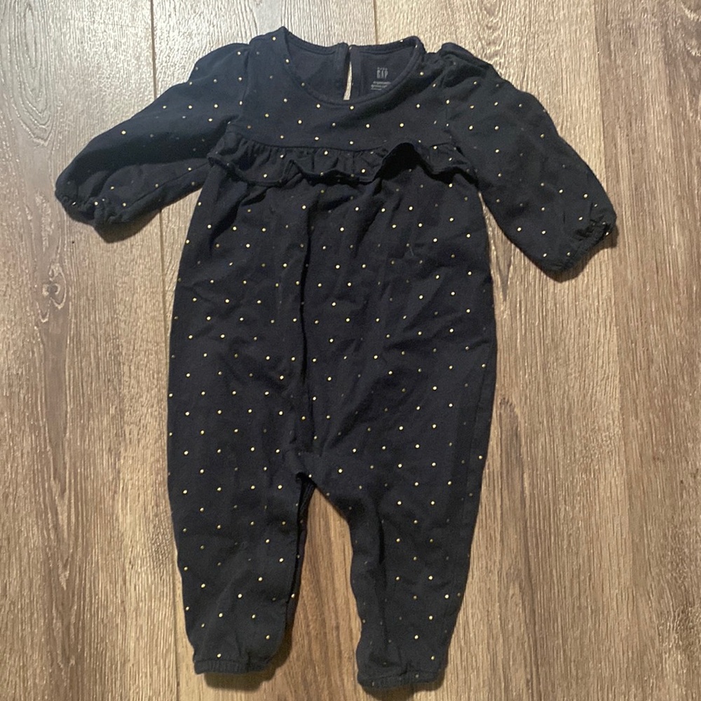 Gap cute romper size 6-12